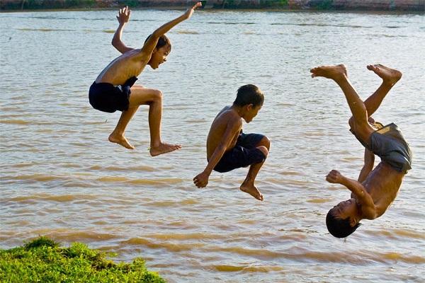 Chiêm bao thấy tắm sông có điềm báo nào