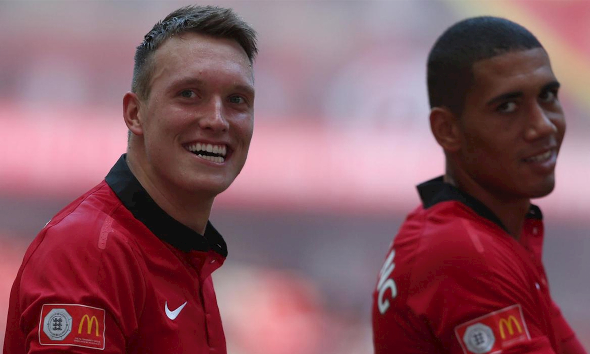 Phil Jones tấu hài cùng smalling